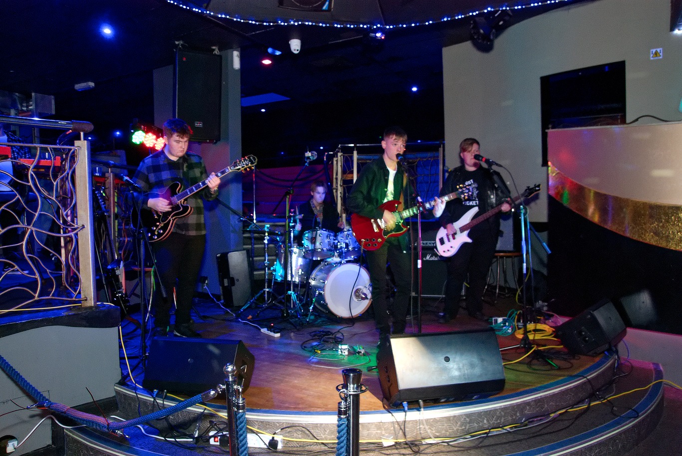 The Nohans live on stage at Maniqui, Falkirk.